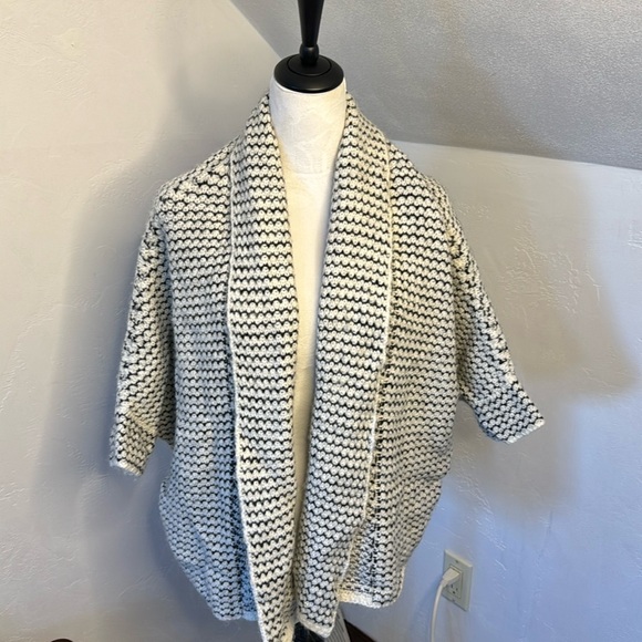 Anthropologie Lineamaglia Black White Wool Blend Bat Wing Sweater Size Small - Picture 1 of 11